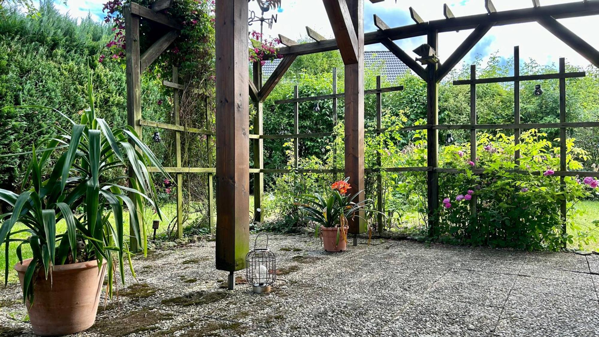 Grosszuegige Wohnung Mit Terrasse Und Gartenzugang - Das Komplette Erdgeschoss บินด์ลัค ภายนอก รูปภาพ